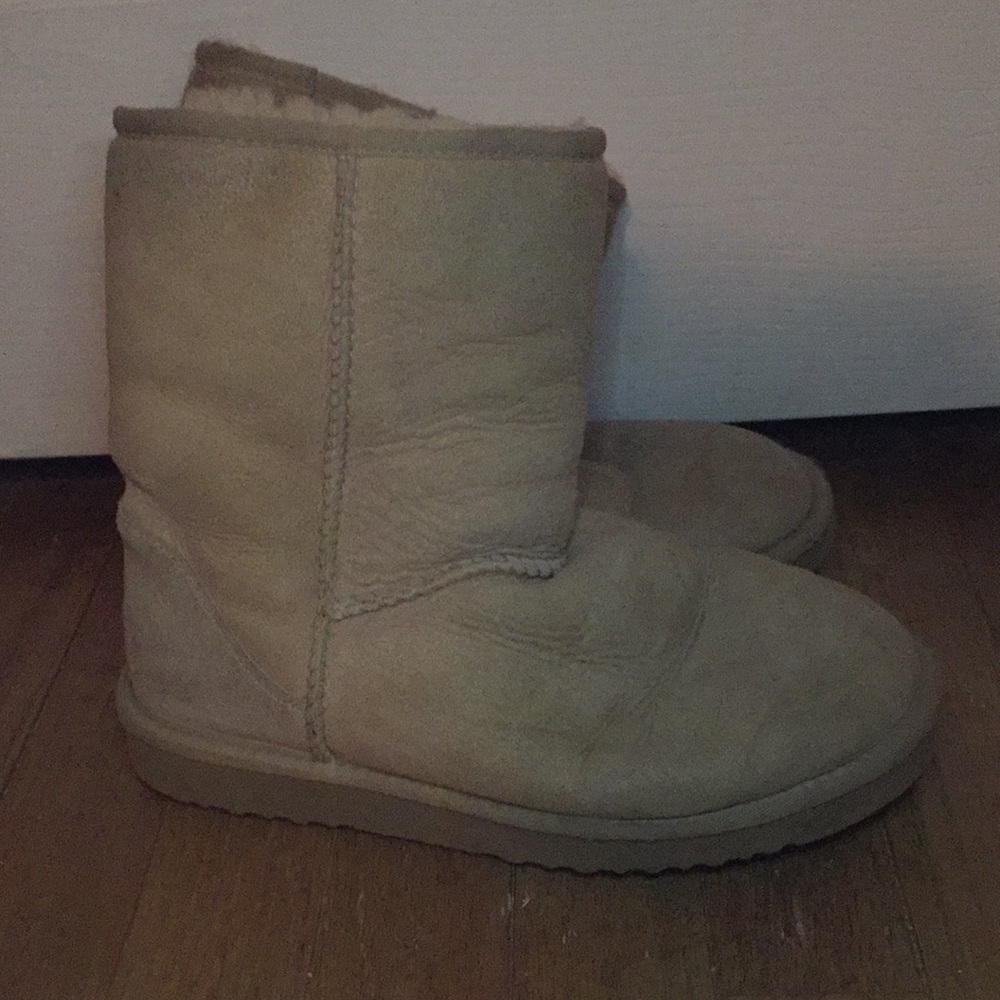 Women's Tan Ugg Classic Short Boots Size 7